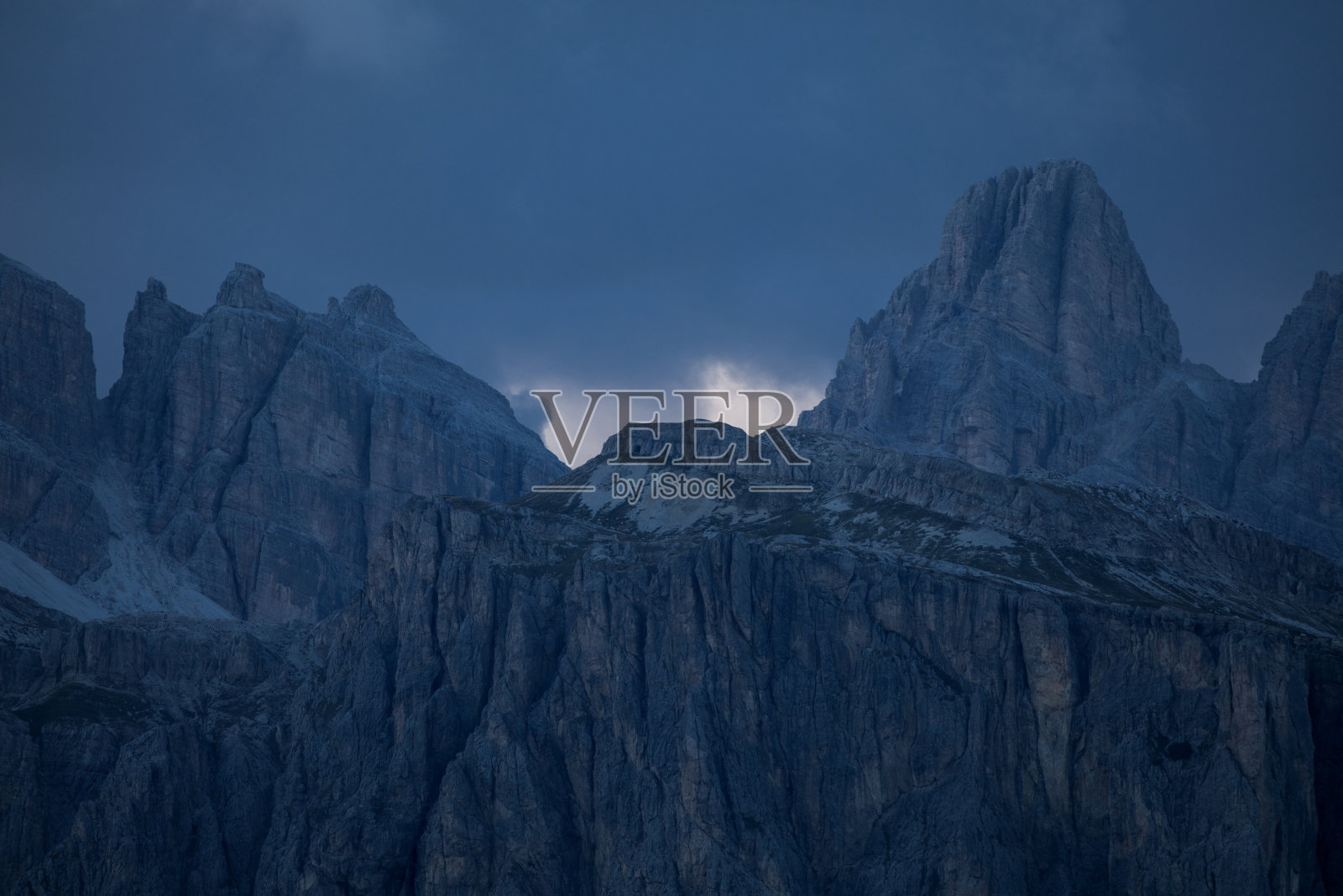 意大利白云石的山景照片摄影图片