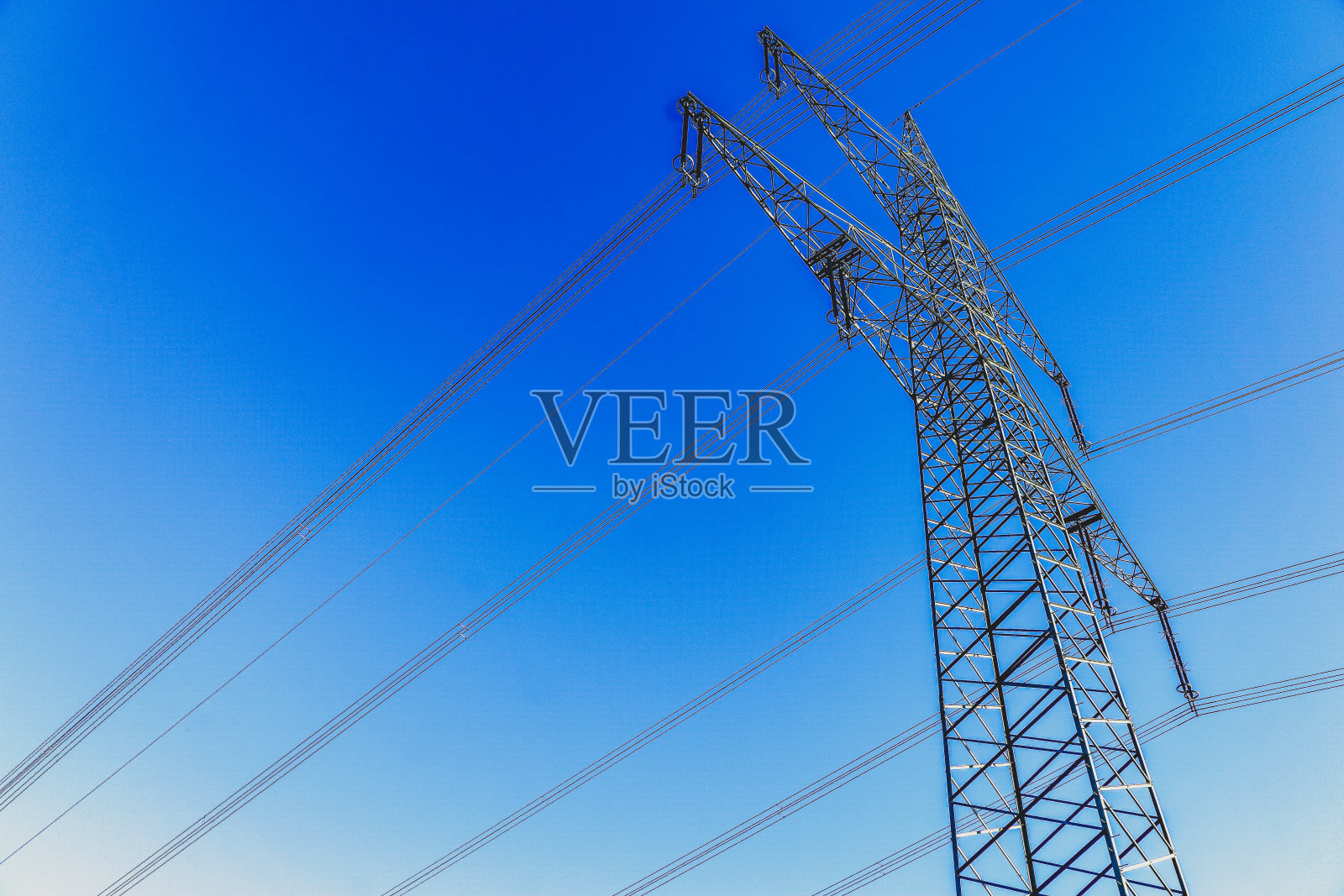 有美丽天空的电线杆。照片摄影图片