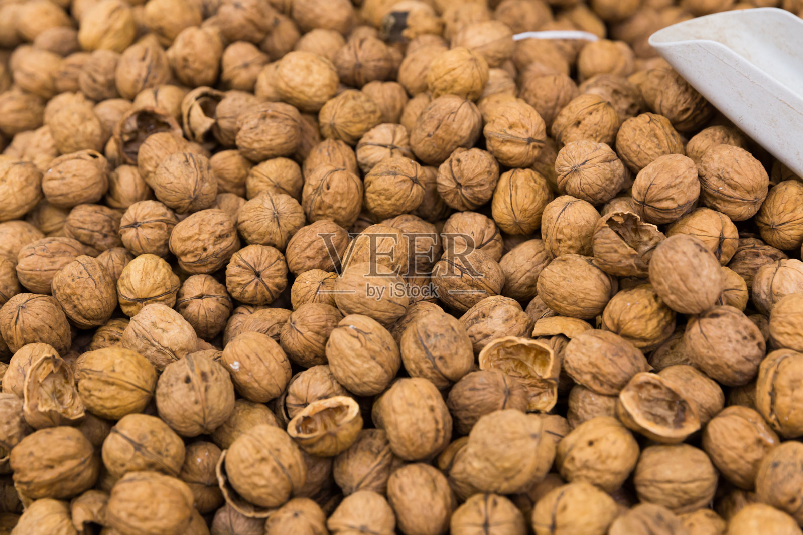 整颗核桃陈列出售照片摄影图片