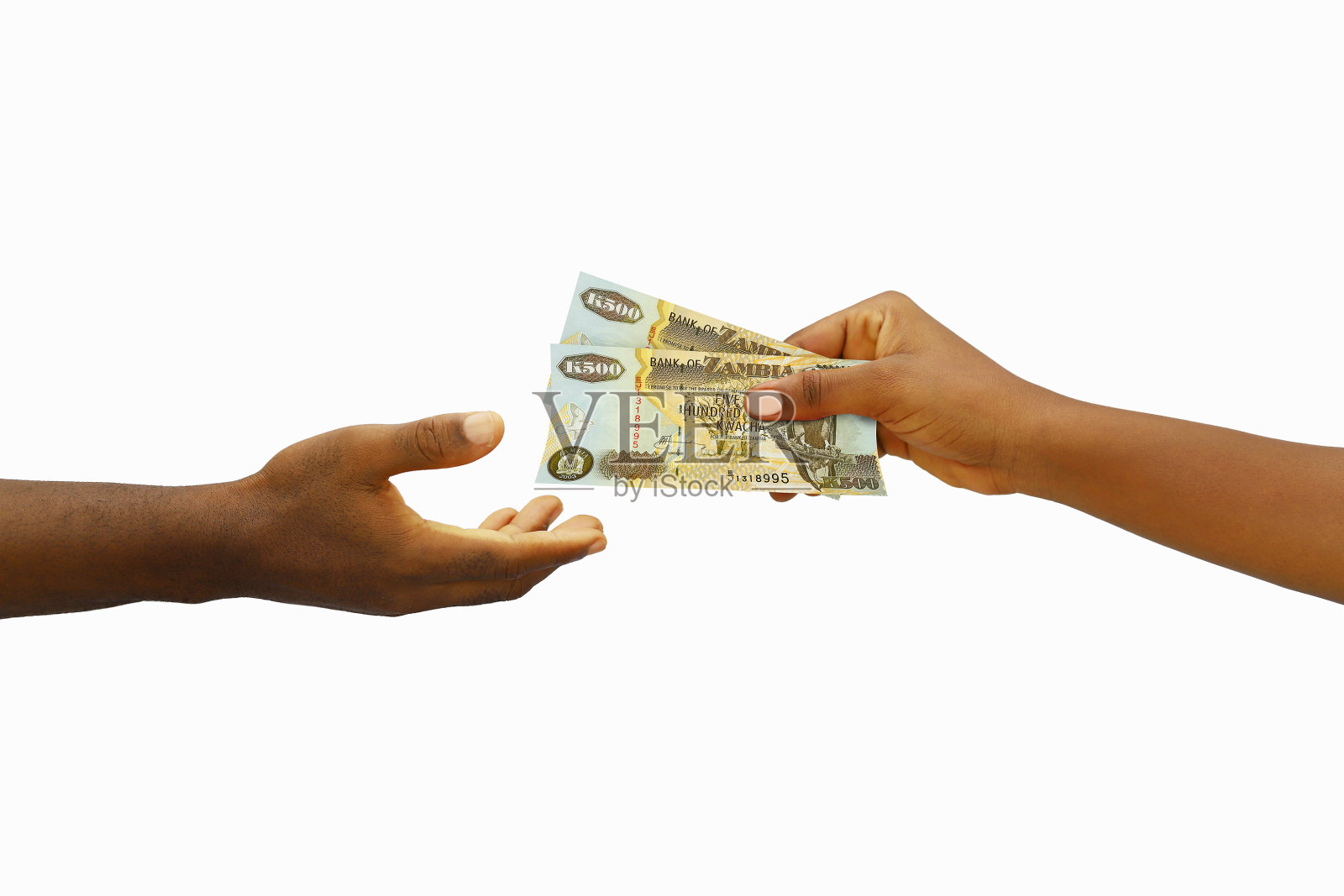 手给予3D渲染的赞比亚克瓦查笔记到另一只手。手收到钱照片摄影图片