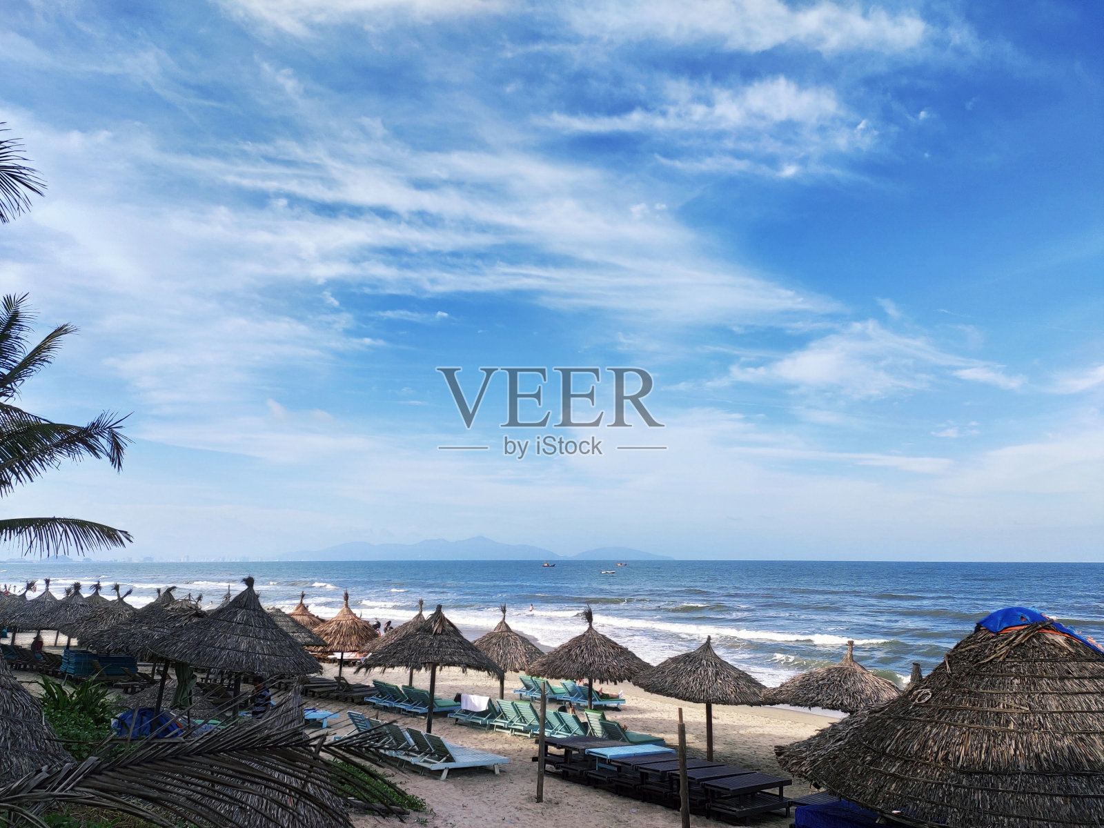 有风的海滩照片摄影图片