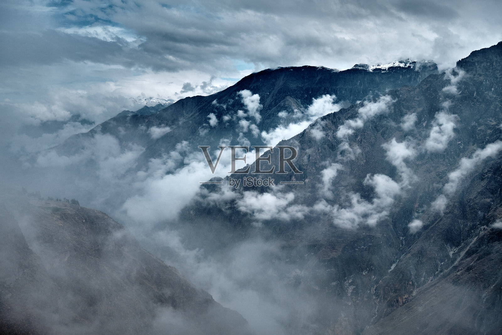 秘鲁安第斯山脉的科尔卡峡谷。照片摄影图片