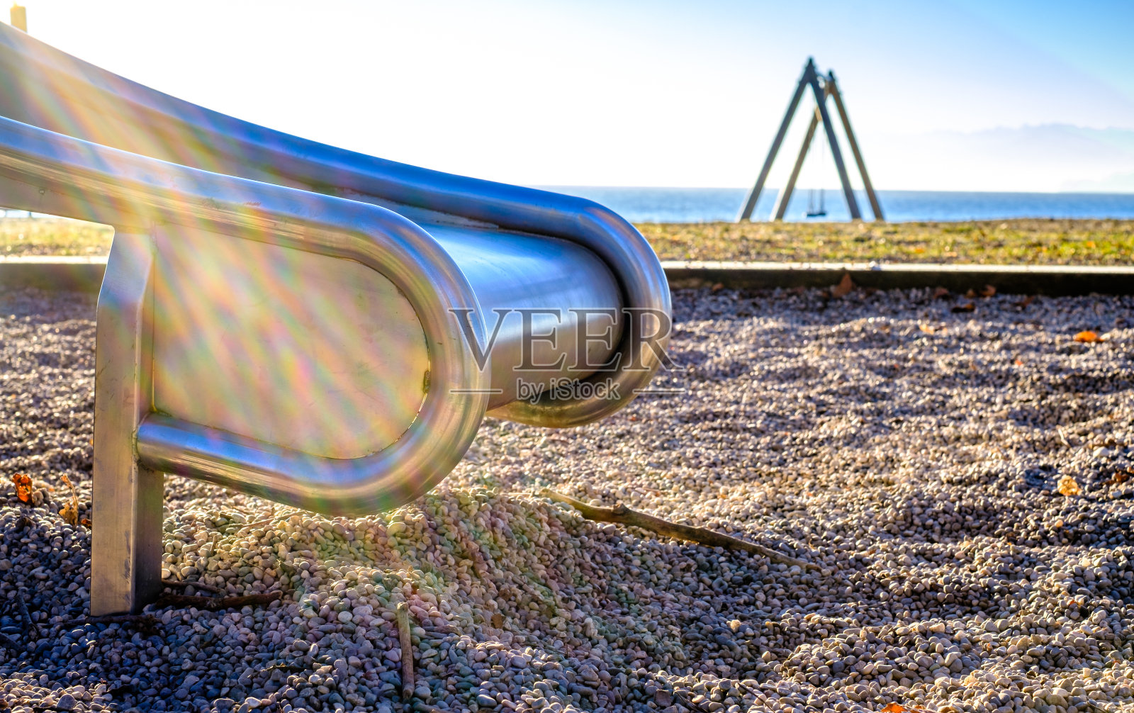 公园里的乡村滑梯照片摄影图片