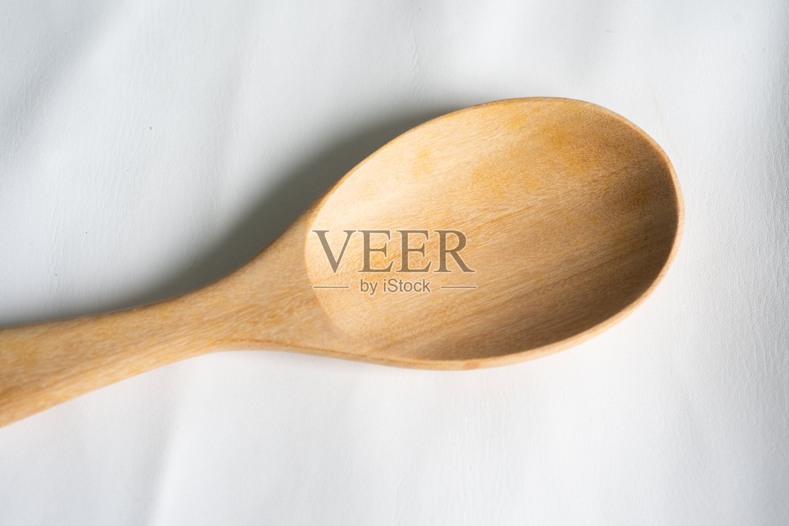 勺木在白色背景。照片摄影图片