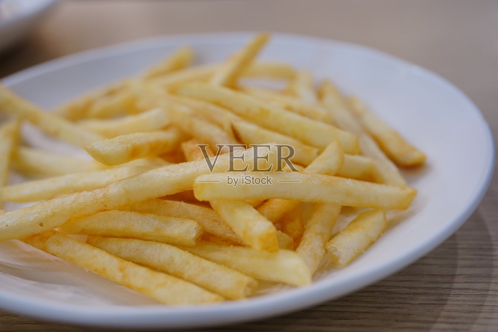 盘子里的炸薯条照片摄影图片