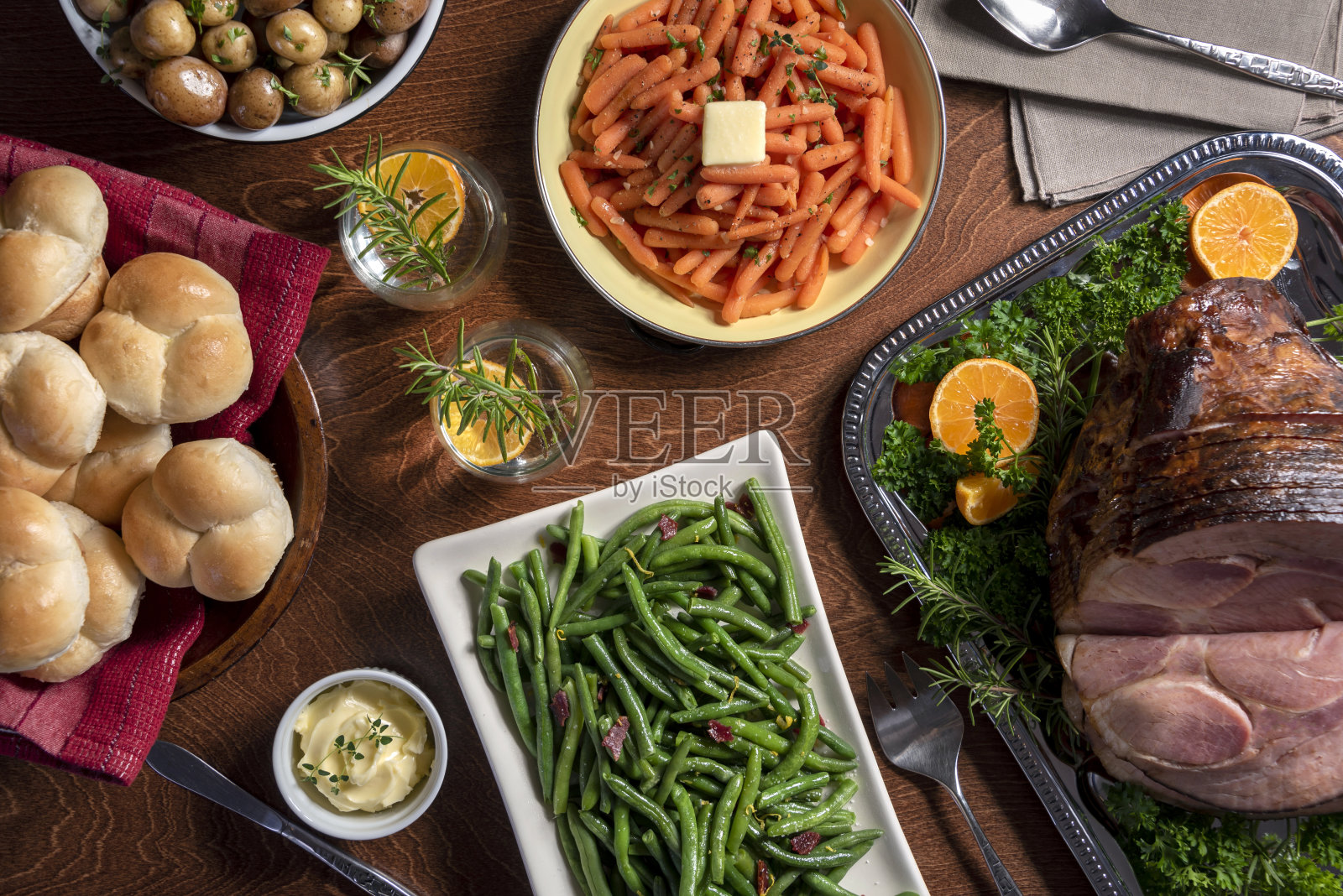 上釉螺旋切复活节火腿晚餐照片摄影图片