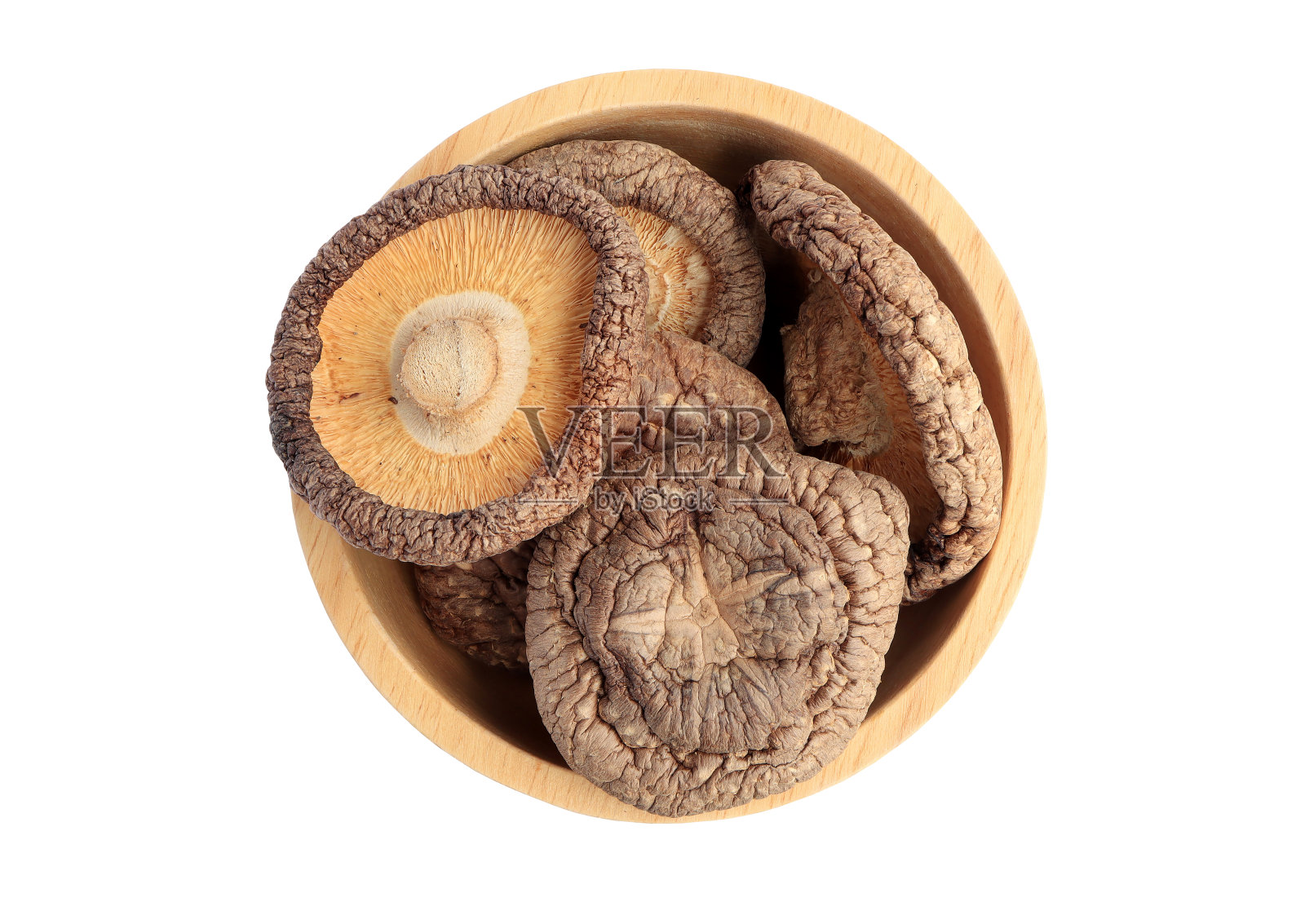 干香菇的俯视图，干蘑菇在白色背景与剪切路径。照片摄影图片