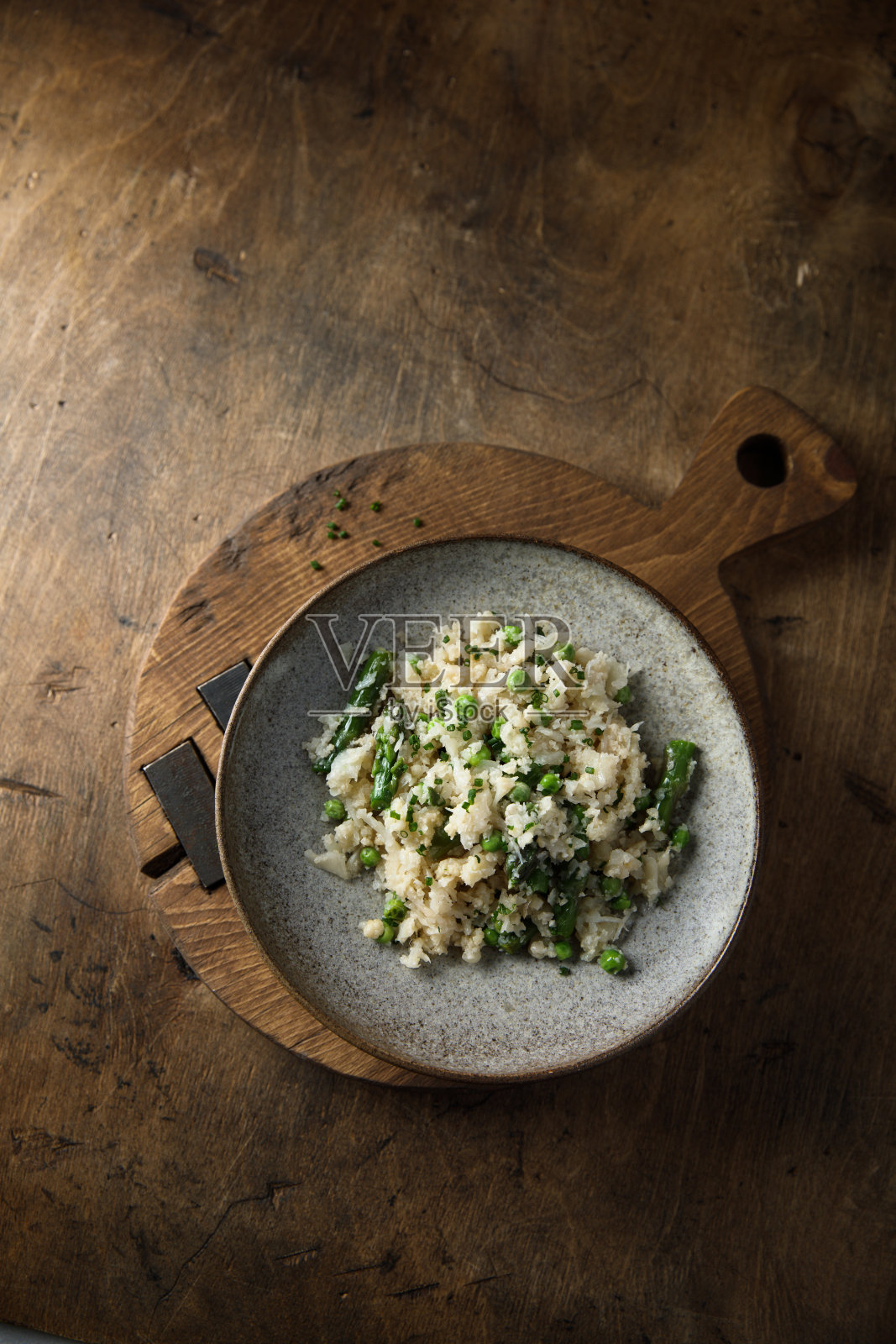 花椰菜米饭配绿豌豆照片摄影图片