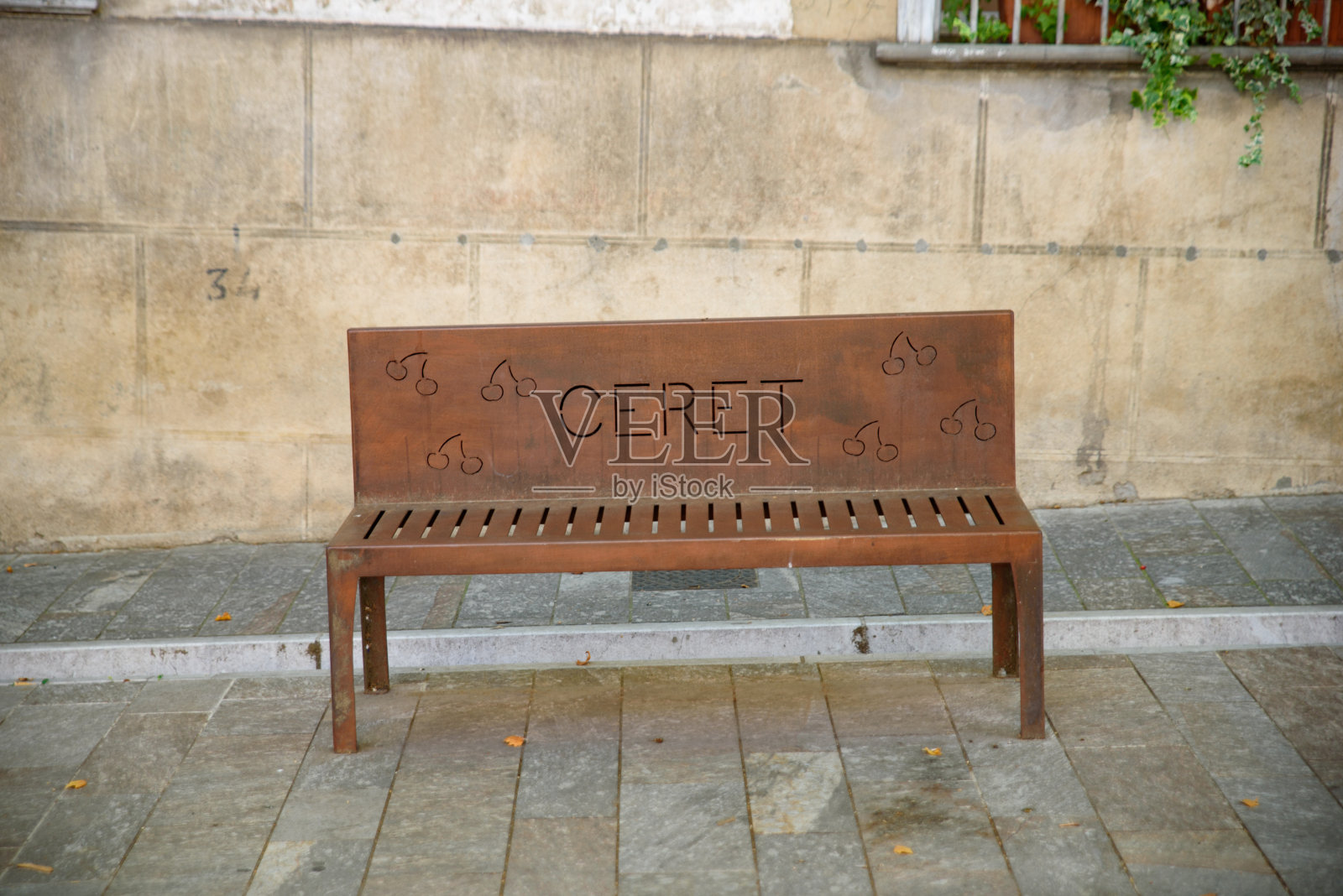 法国刻雷特的信的长椅照片摄影图片