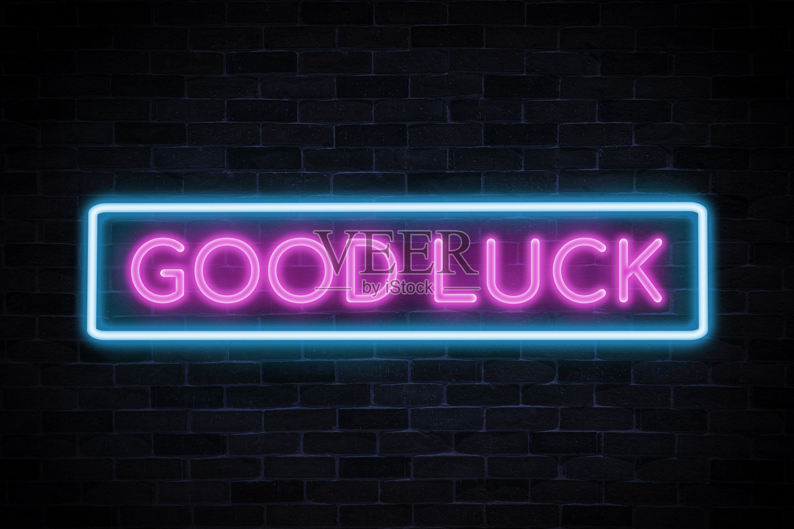 砖墙背景上的好运霓虹灯横幅。照片摄影图片
