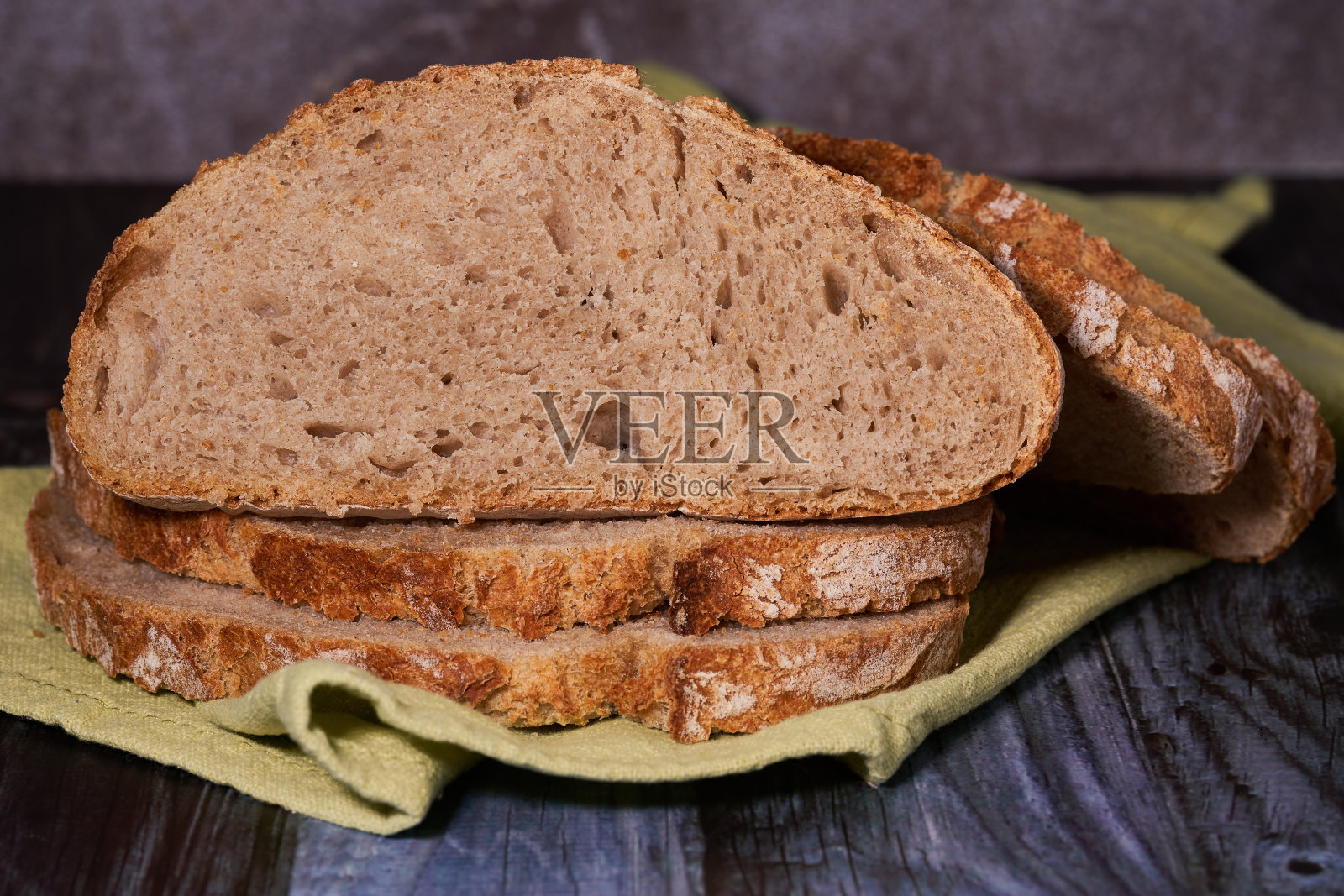 自制的健康有机面包片照片摄影图片