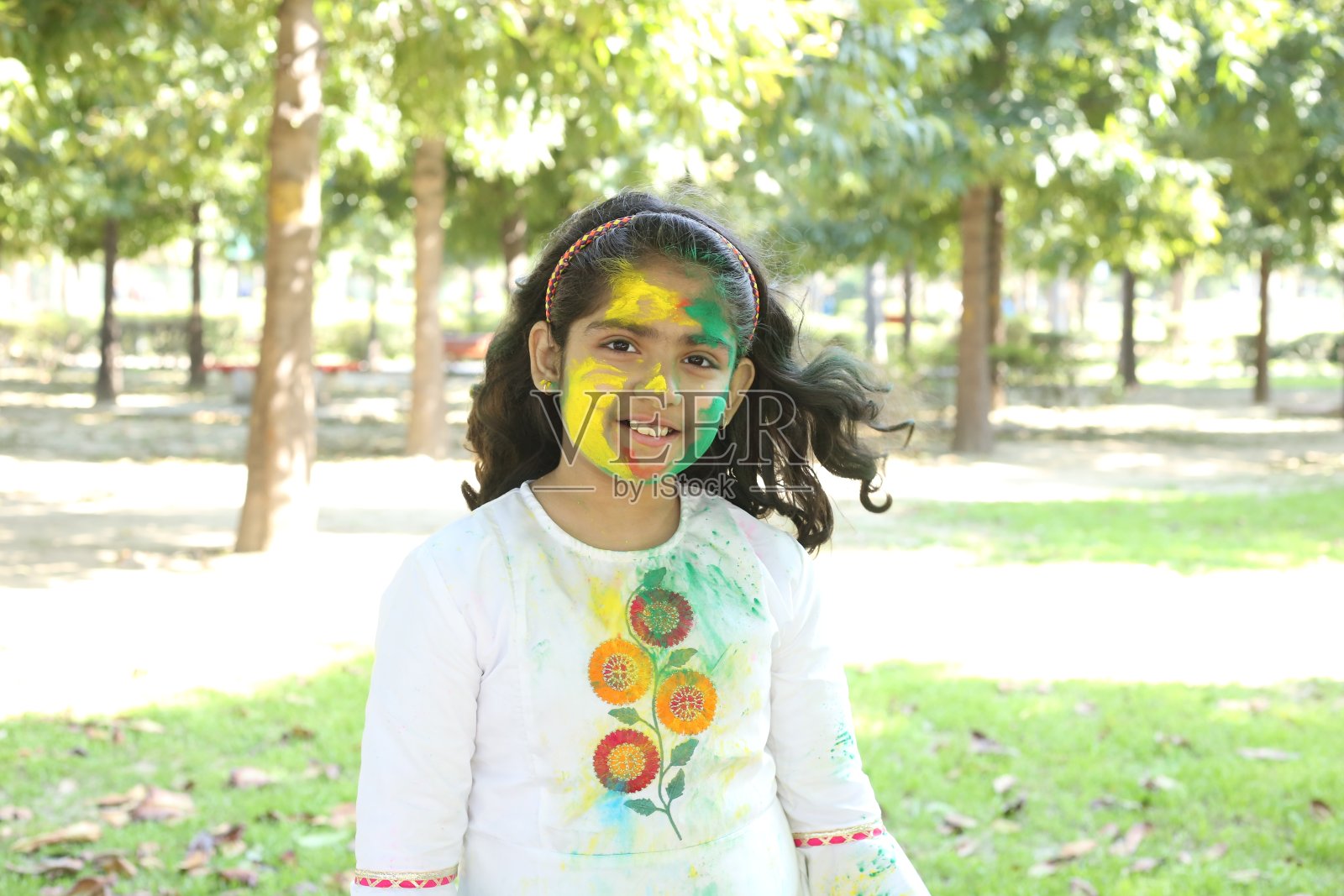 印度——色彩缤纷的胡里节和孩子们玩胡里节的节日照片摄影图片