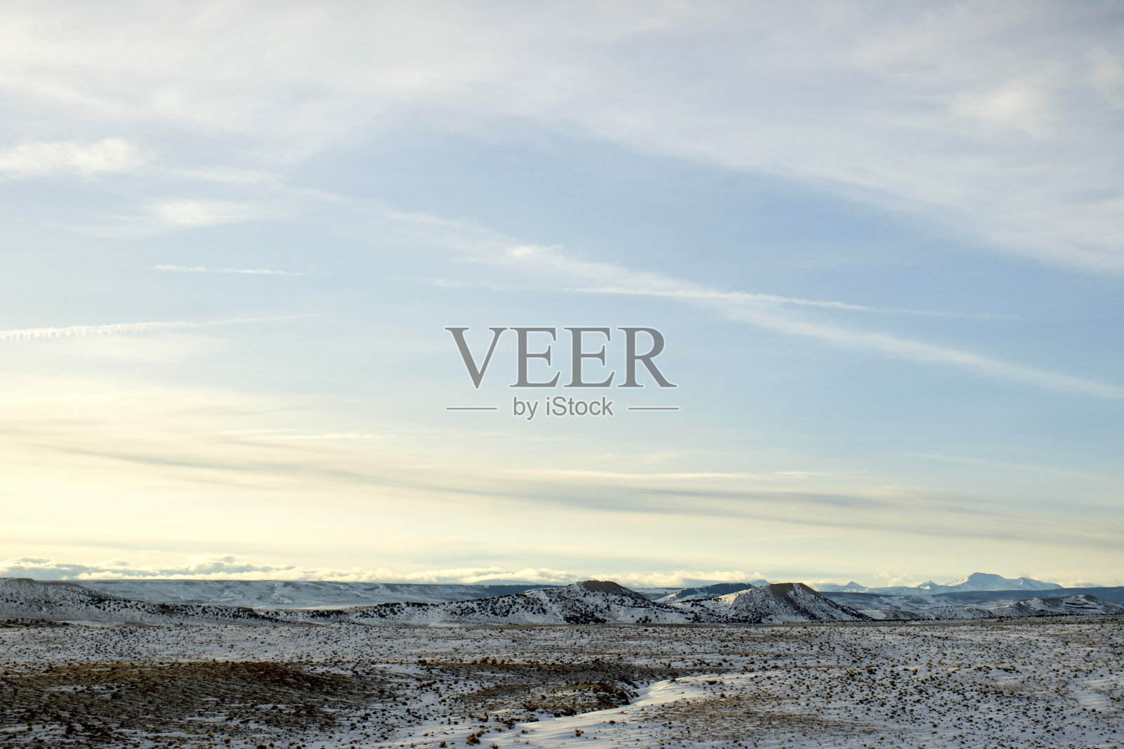 远处的群山照片摄影图片