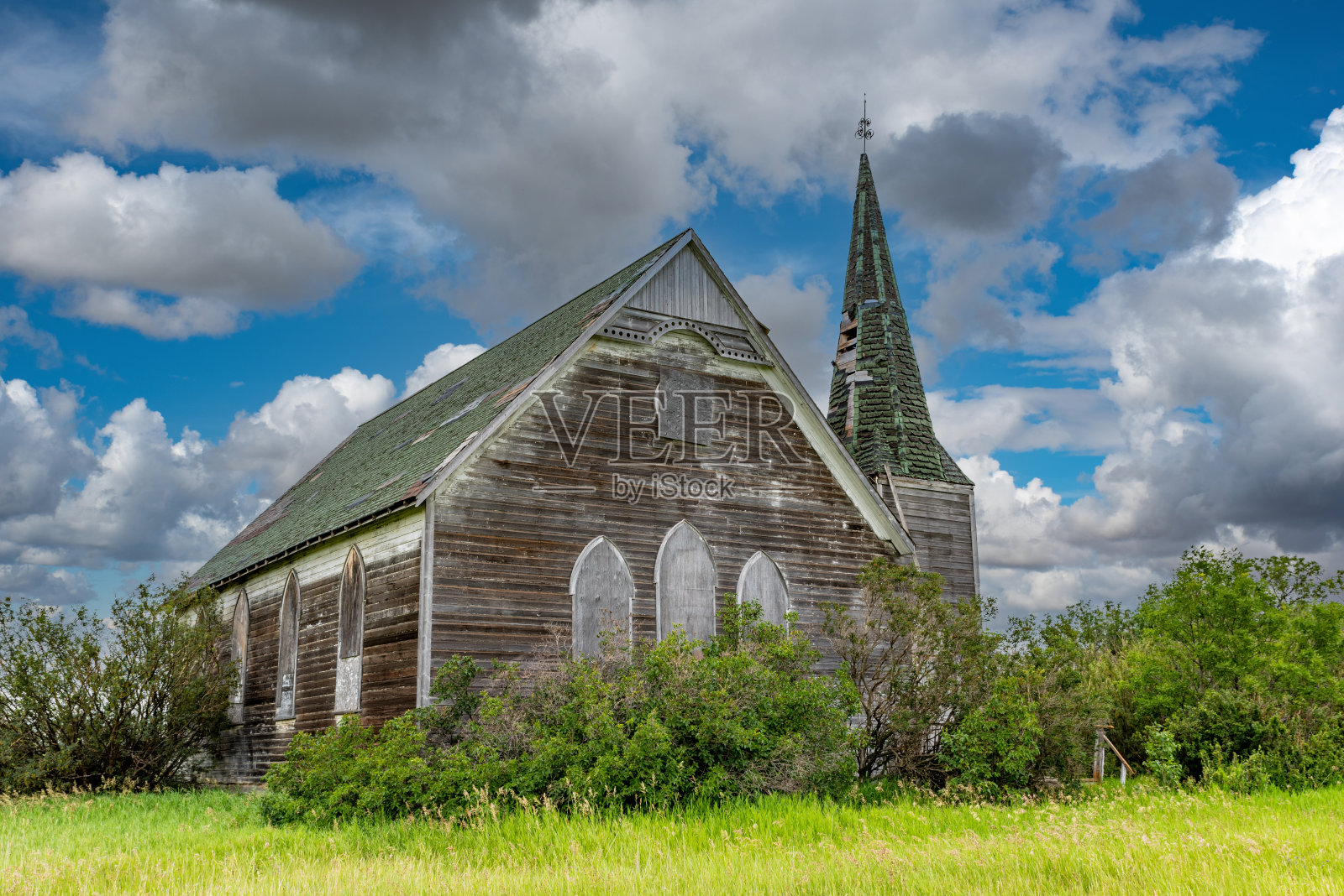 SK弗劳德废弃的弗劳德长老会教堂上空的蓝天照片摄影图片