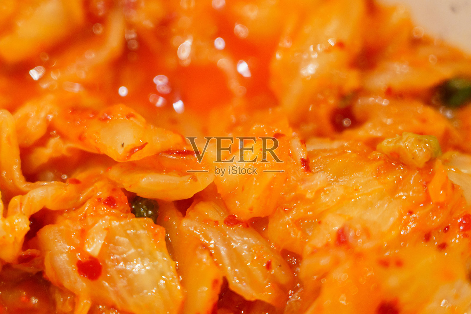 白色托盘上的泡菜照片摄影图片