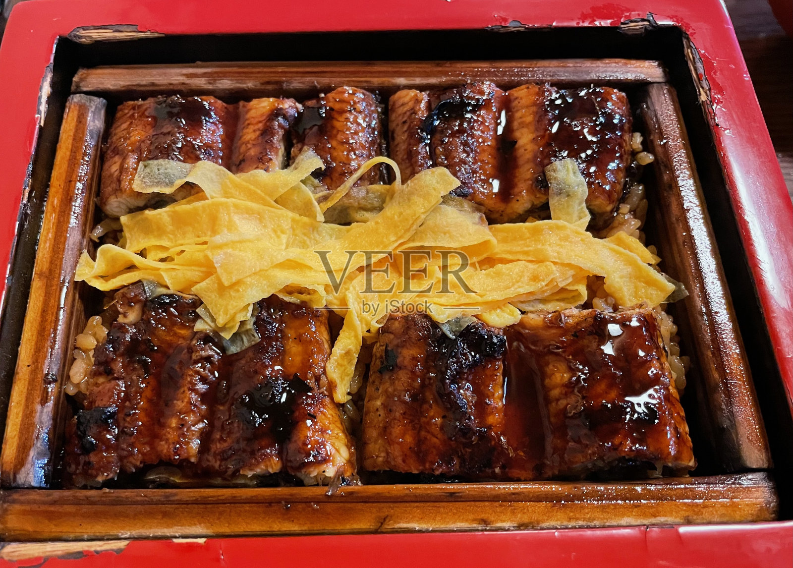 煎蛋蒸鳗鱼照片摄影图片