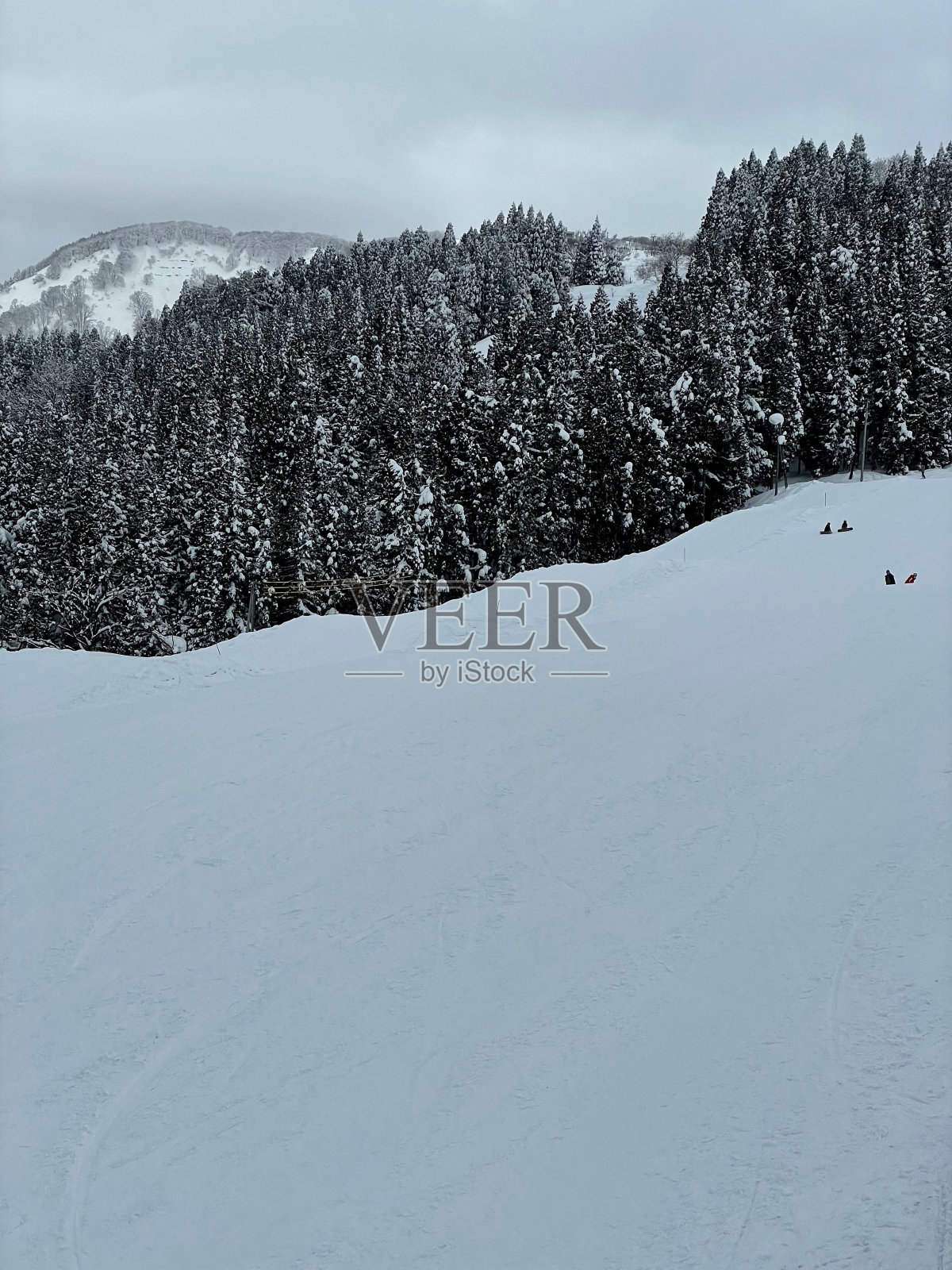 雪山和雪坡照片摄影图片