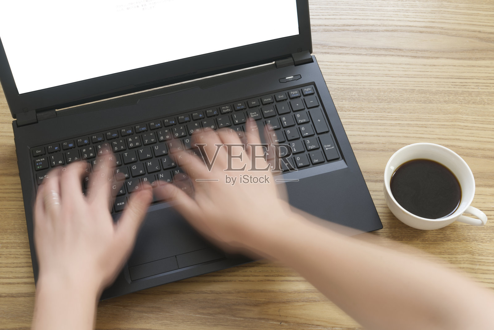 打字的手照片摄影图片