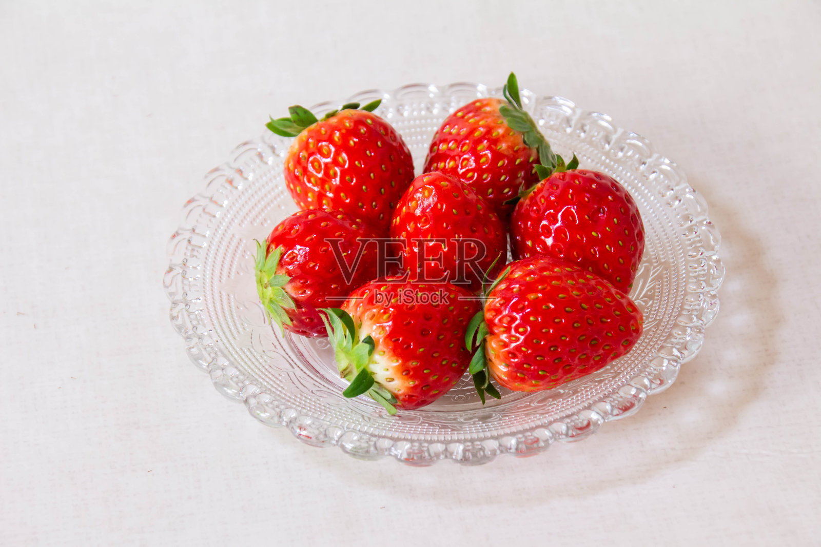 一颗美味的鲜红草莓照片摄影图片