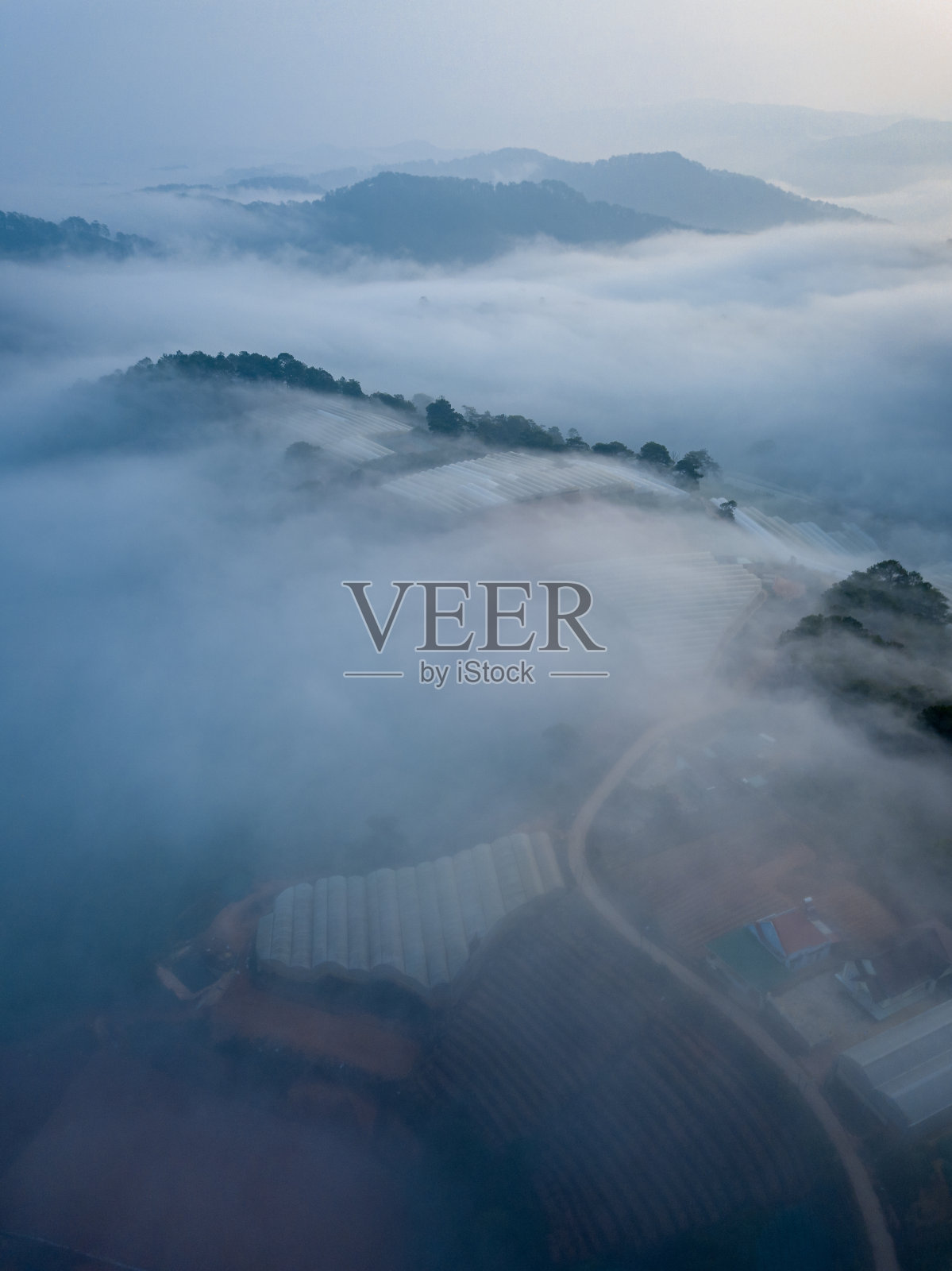 山谷上的云照片摄影图片