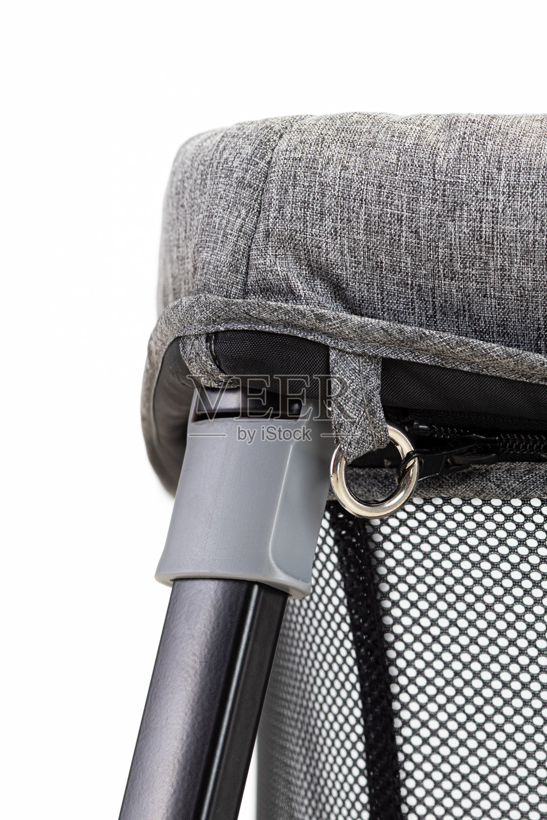 关闭可调节和可折叠的婴儿床在白色背景孤立照片摄影图片