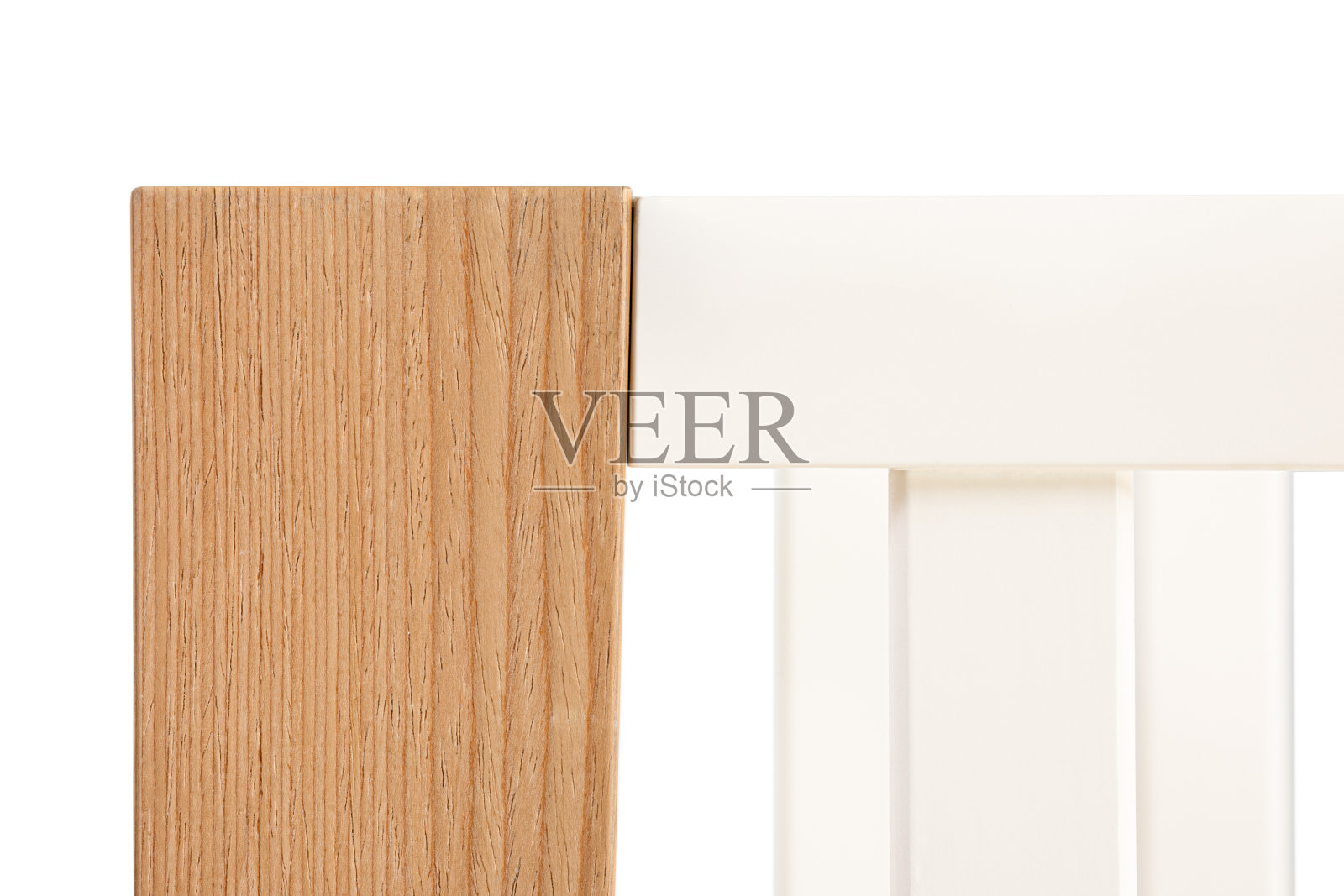 木制婴儿床孤立在白色背景上照片摄影图片