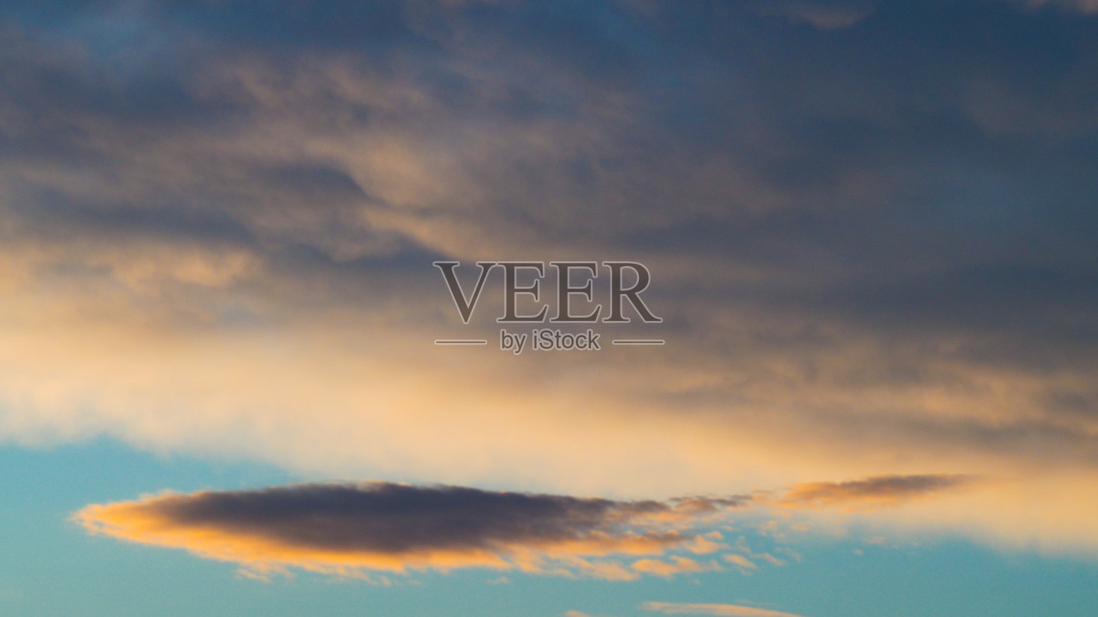 黄昏时黄色的天空照片摄影图片