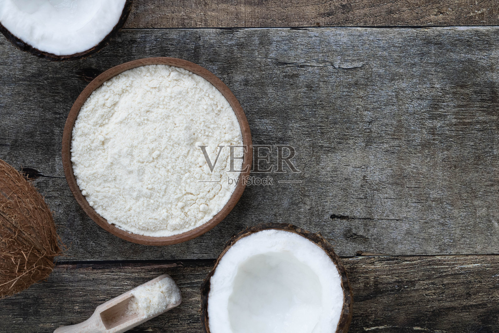 无麸质椰粉在木制背景与复制空间照片摄影图片