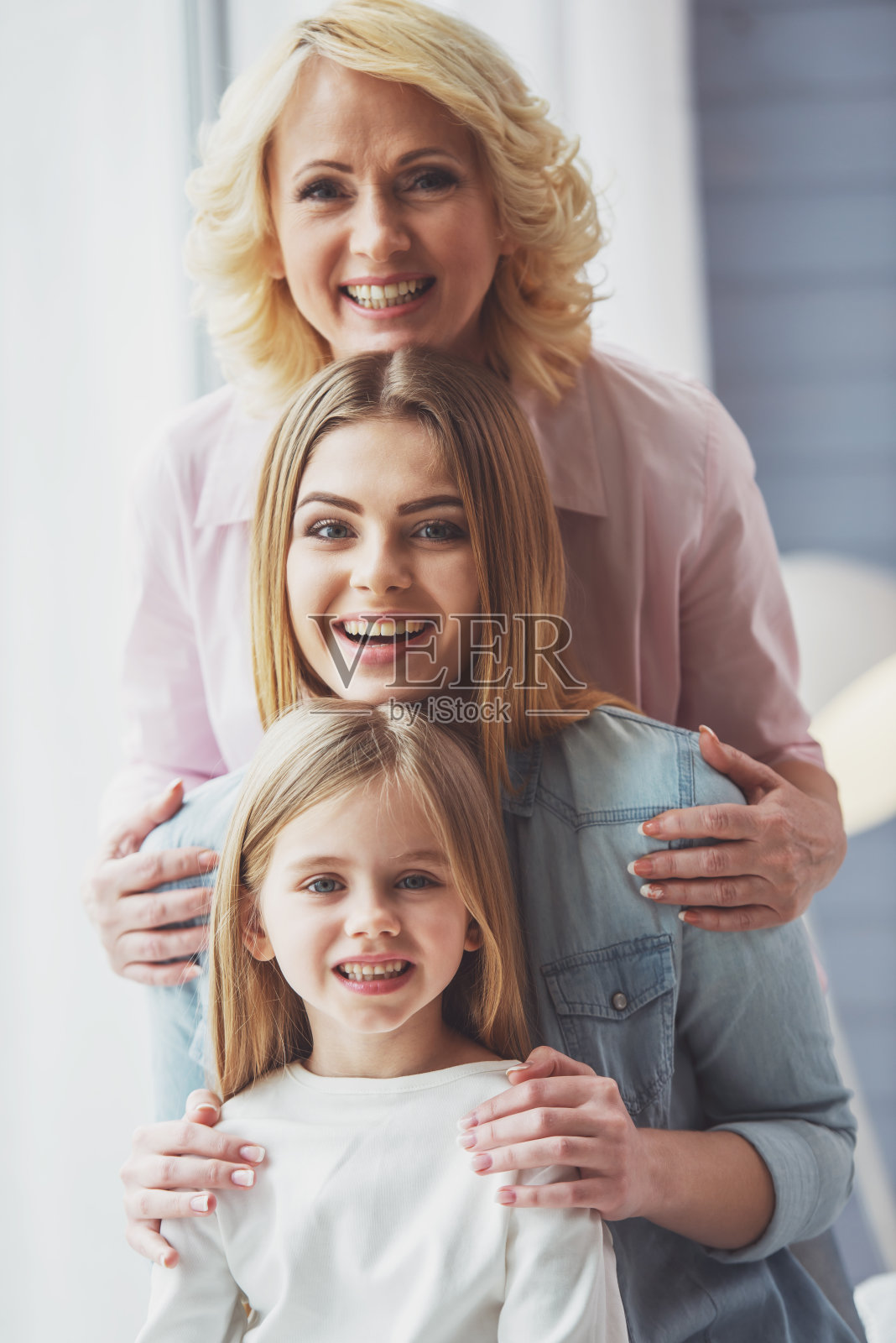 奶奶，妈妈和女儿照片摄影图片