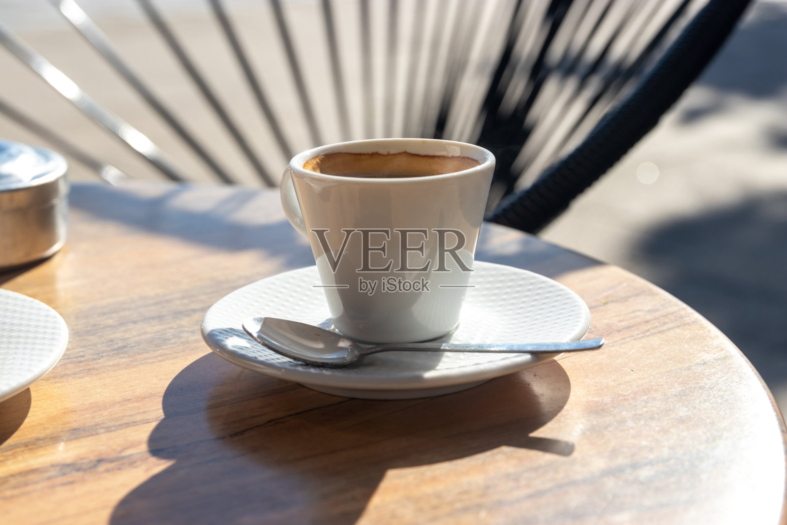 露台上的咖啡馆照片摄影图片