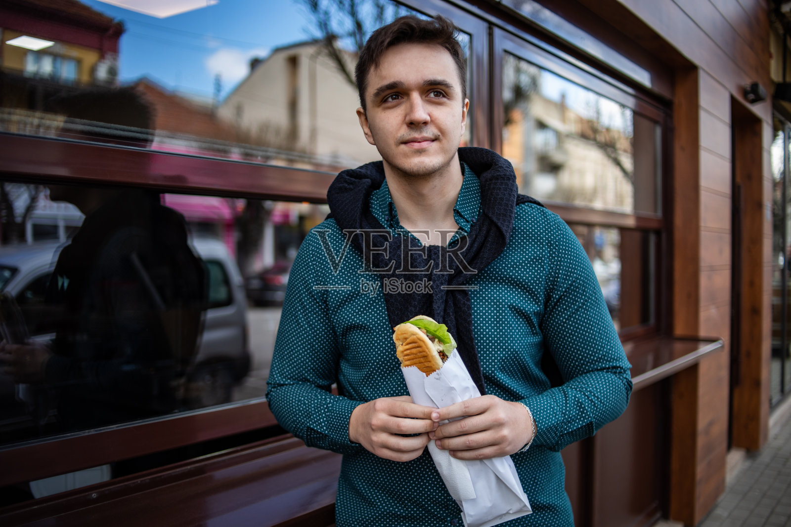 我喜欢在工作休息时吃快餐照片摄影图片