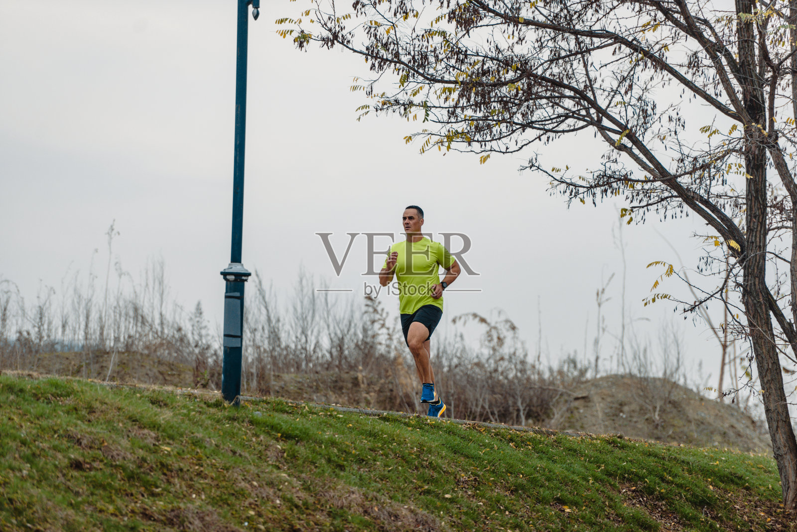 室外锻炼跑步照片摄影图片