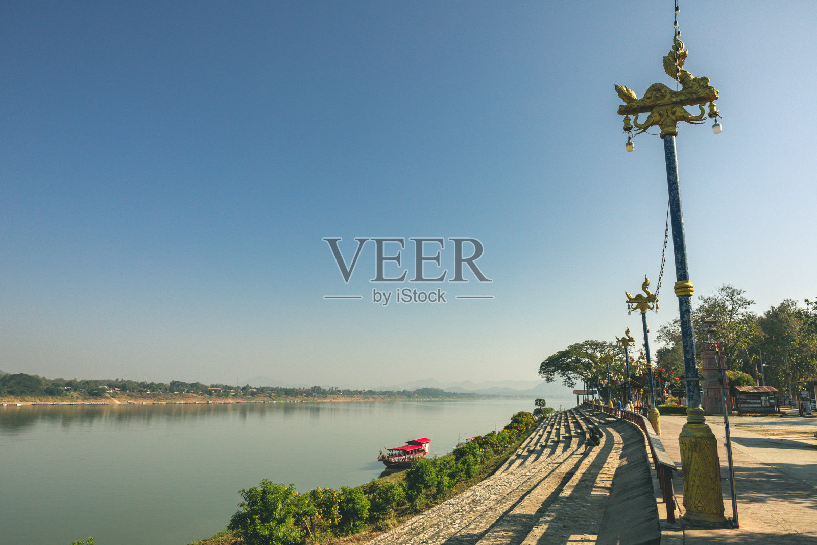 雾蒙蒙的早晨，蒋汗老村的景色照片摄影图片