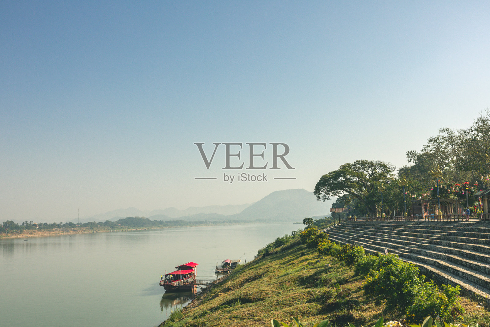 雾蒙蒙的早晨，蒋汗老村的景色照片摄影图片