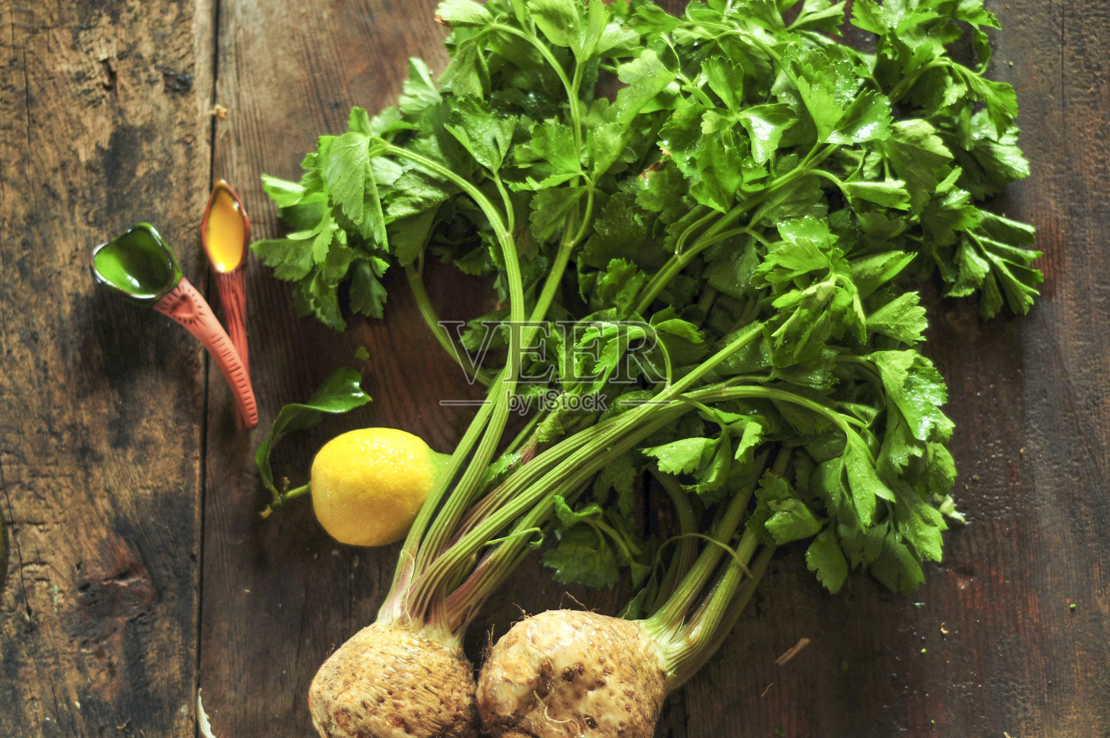 新鲜有机芹菜照片摄影图片