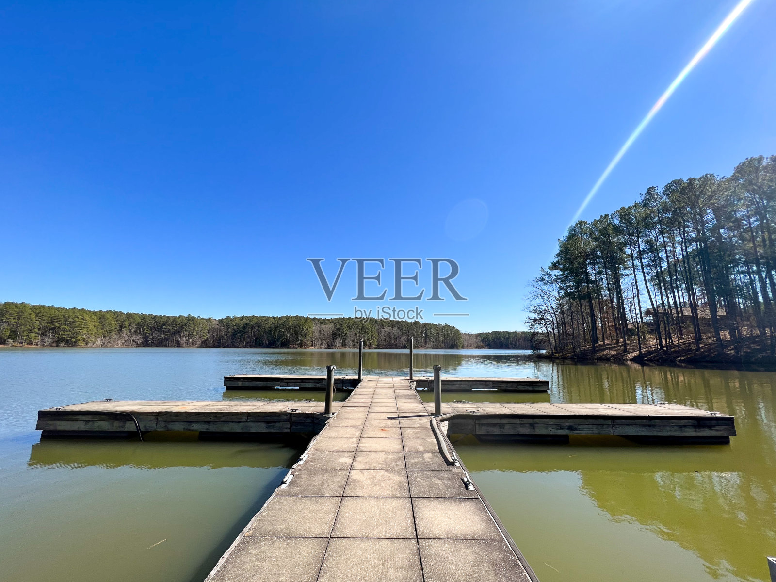 码头上的宁静号照片摄影图片