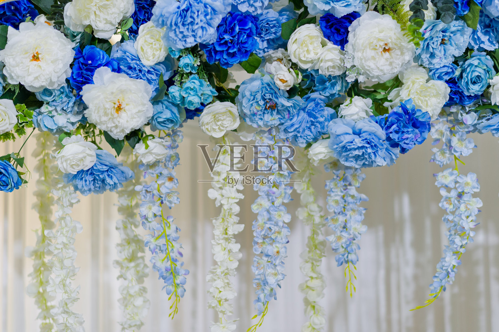 婚礼背景，婚礼花装饰，玫瑰墙，彩色背景，新鲜玫瑰，花束照片摄影图片