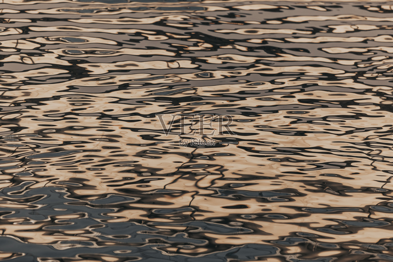 蓝色的海水与平静的涟漪的特写照片摄影图片