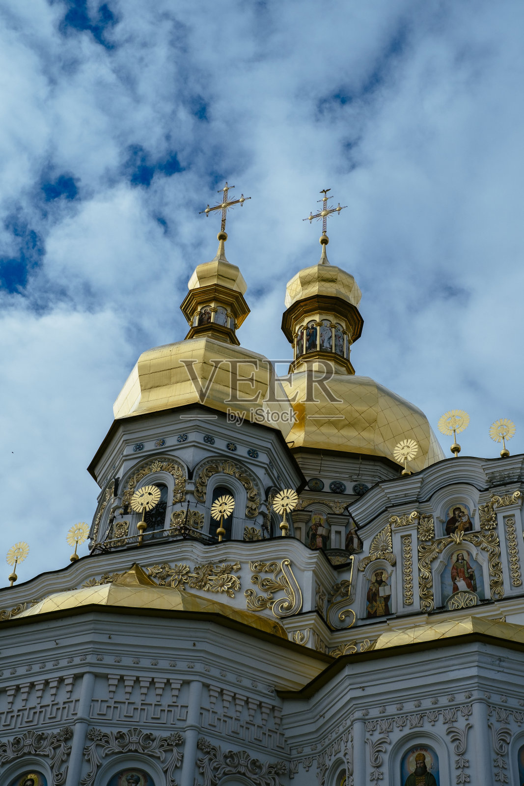 乌克兰基辅，佩切尔斯克拉夫拉古老而美丽的教堂塔照片摄影图片