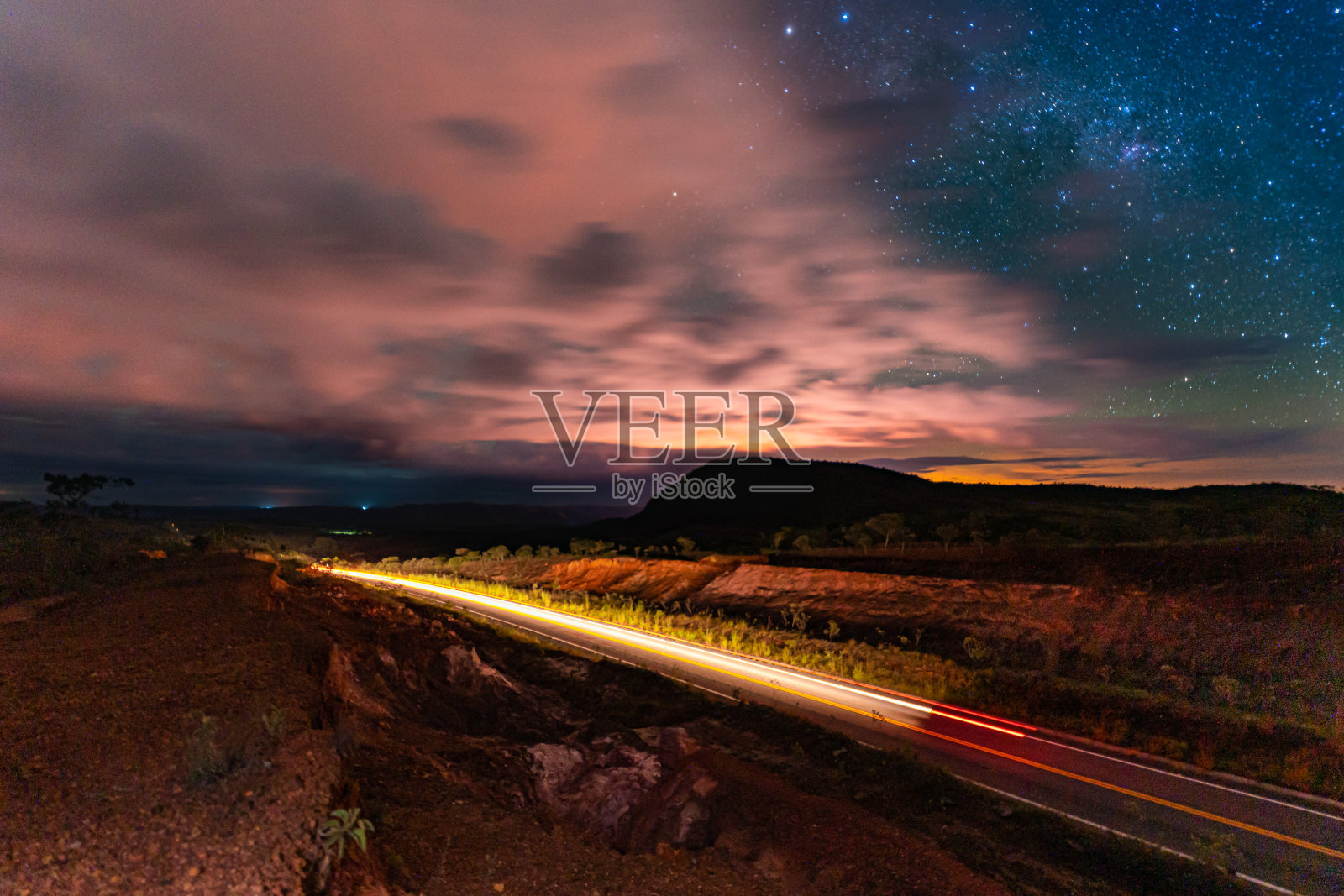 夜空中的银河自然景观照片摄影图片