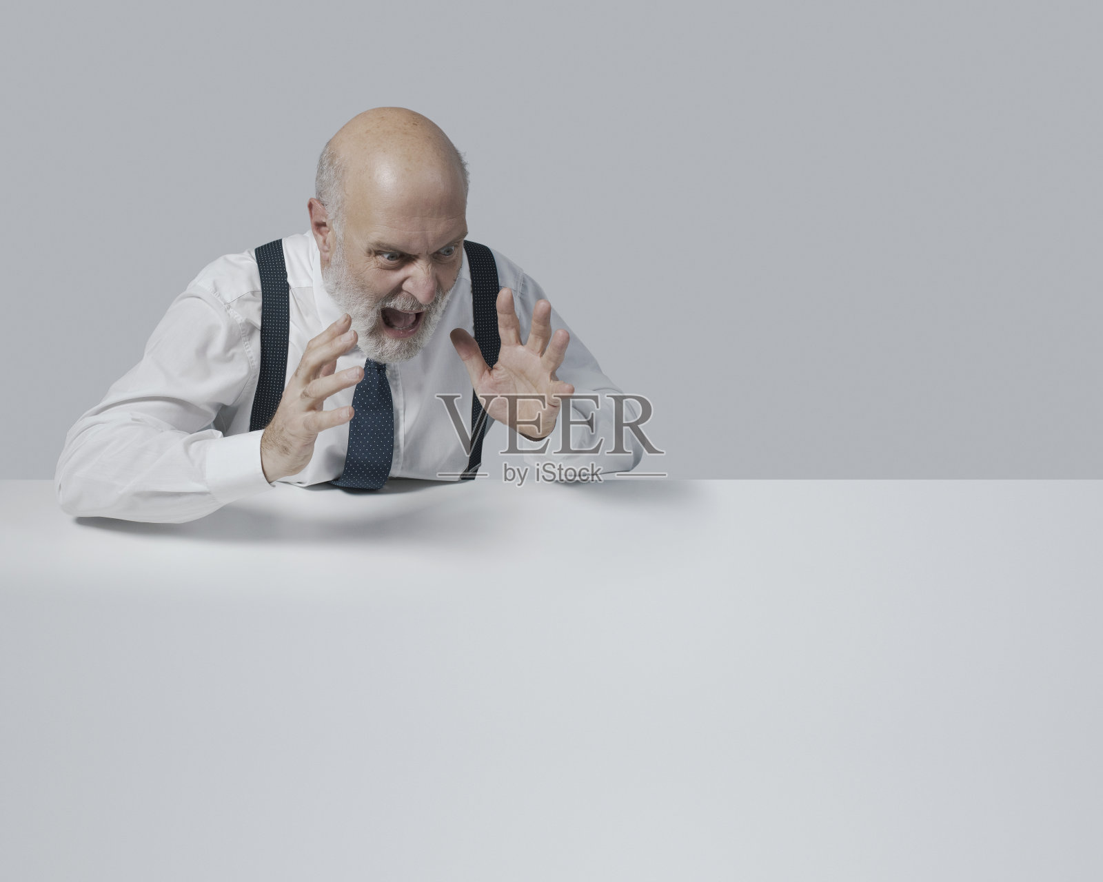 愤怒的老板大喊大叫照片摄影图片