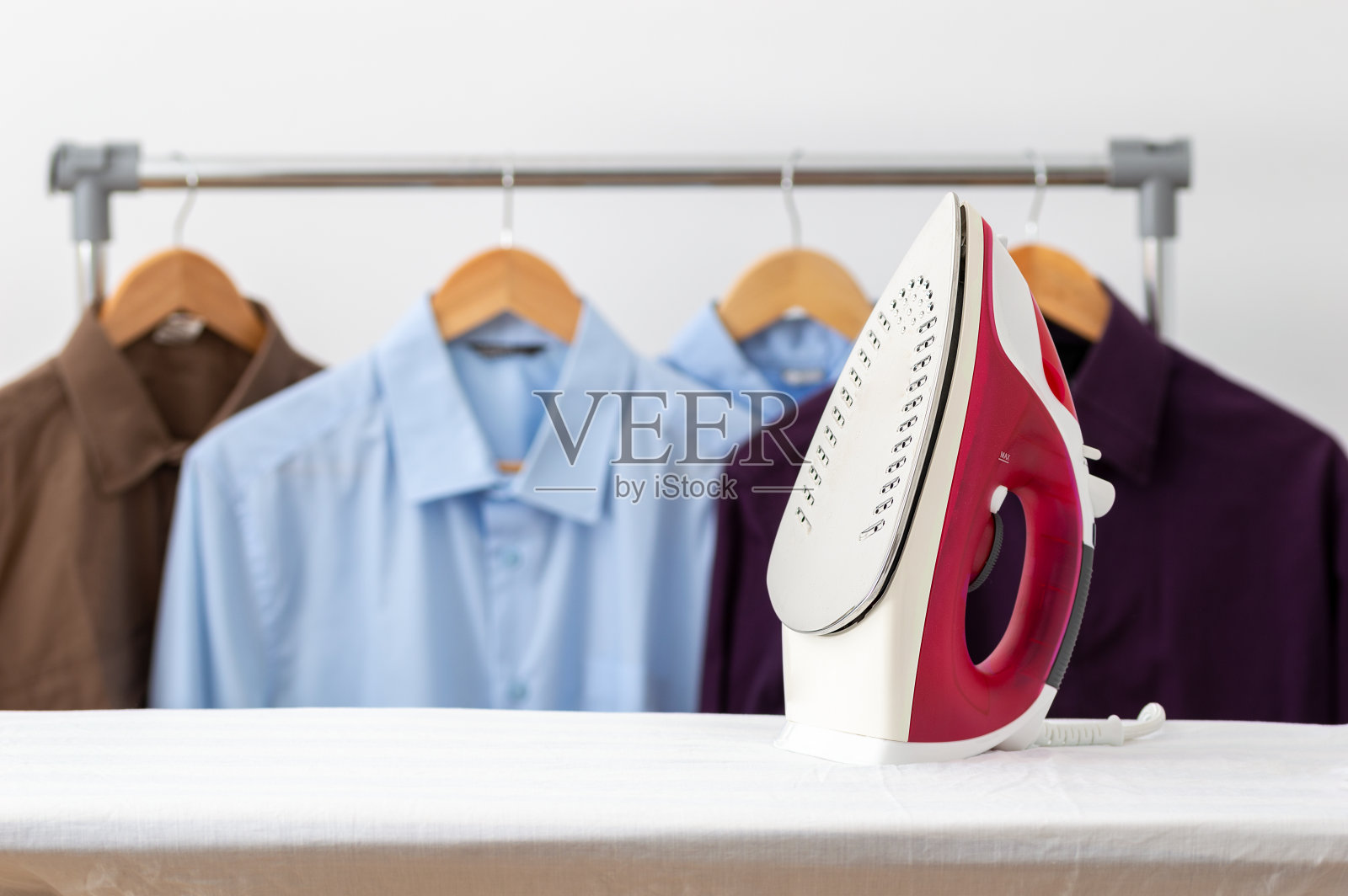 熨烫衣服照片摄影图片