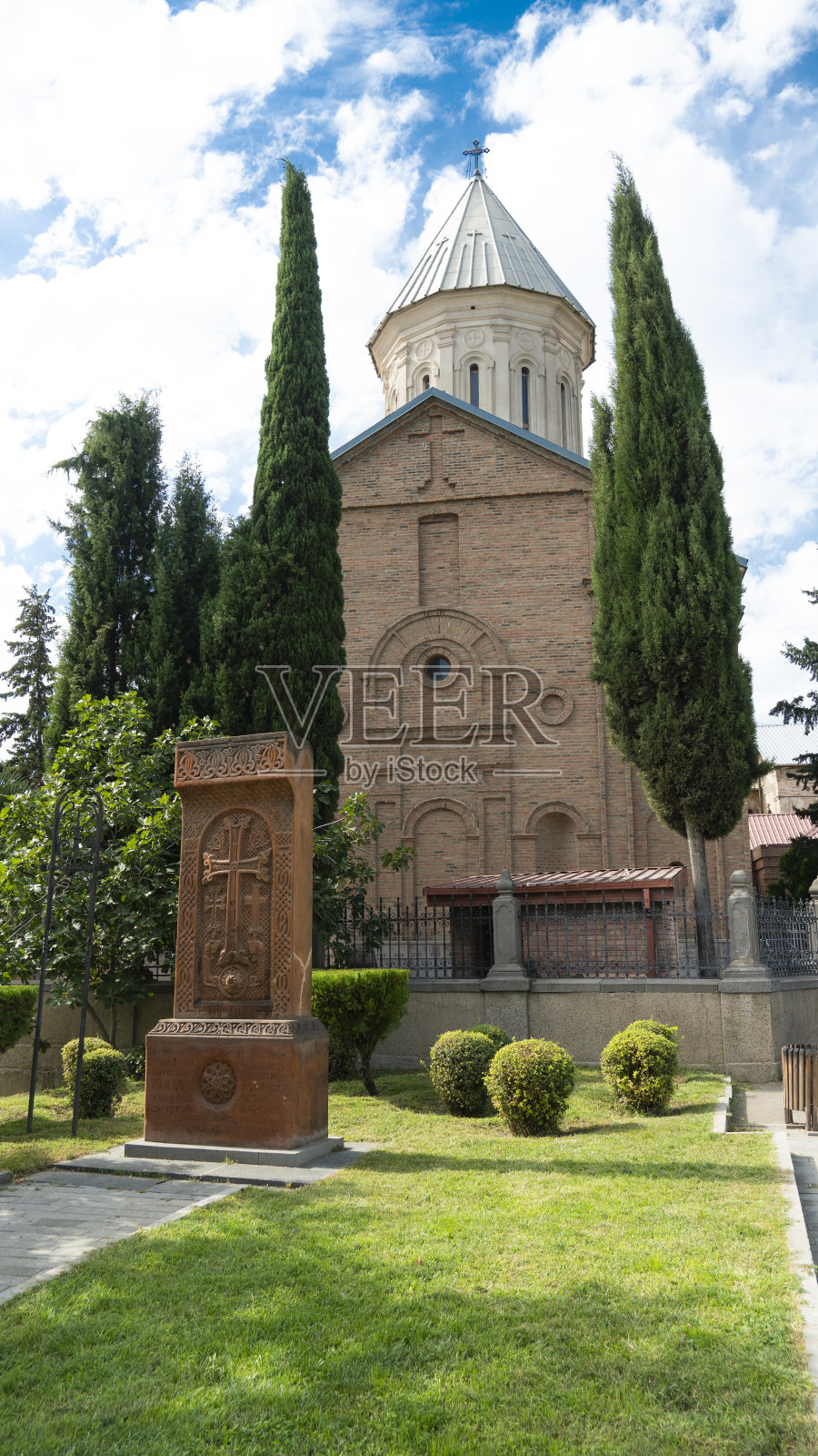 老教堂。山上的修道院。大的老教堂照片摄影图片