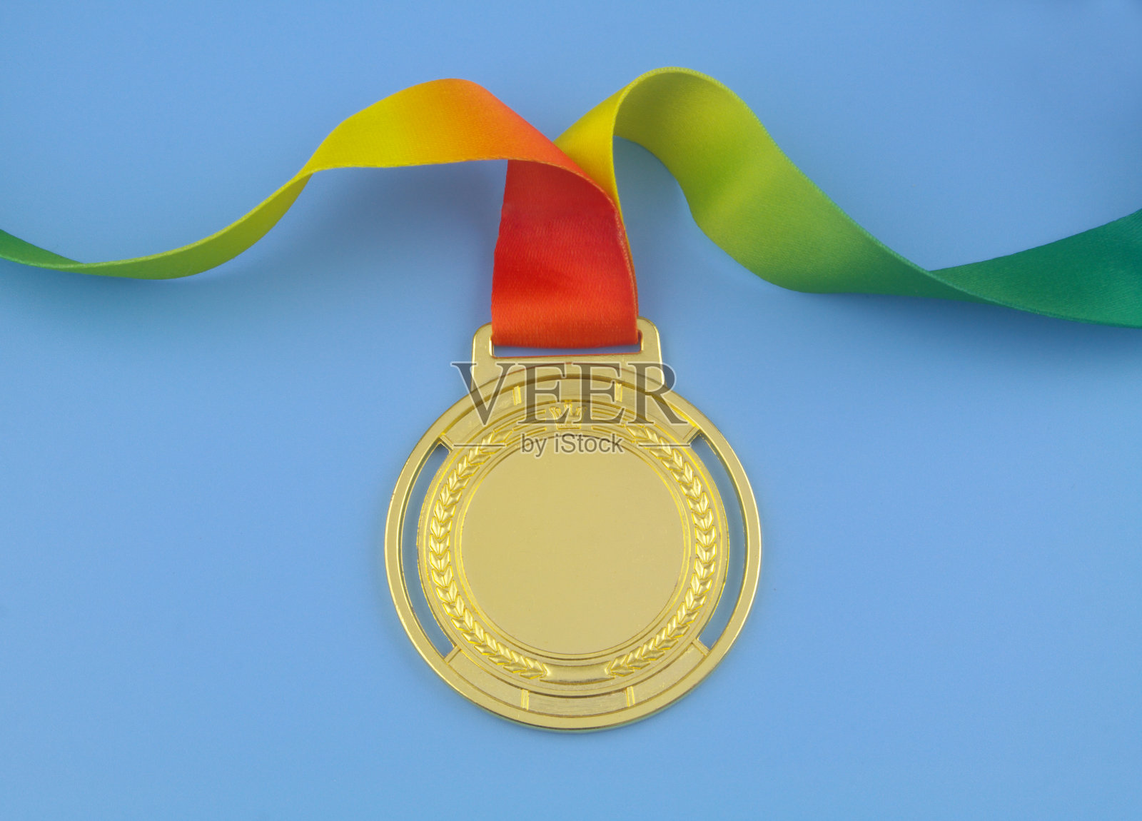 蓝色背景的金牌照片摄影图片