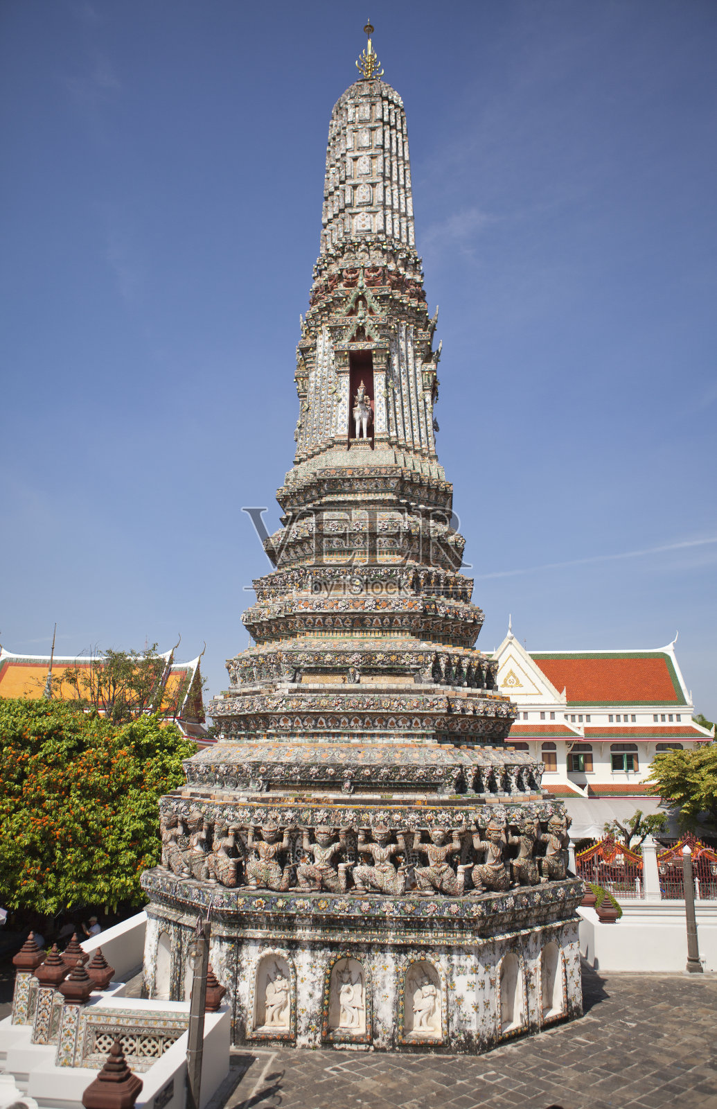 Wat Arun或Wat Arun是曼谷的一座佛教寺庙(Wat)。泰国曼谷的Yai区，位于湄南河(Chao Phraya River)的通武里西岸。照片摄影图片