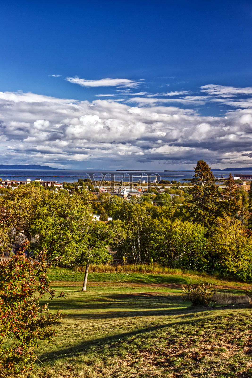 美丽的小镇雷鸣湾，从山顶公园-雷鸣湾，安，加拿大照片摄影图片