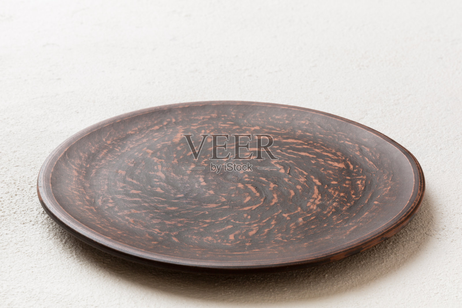 水泥背景上空板的透视视图。为你的设计留出空间照片摄影图片