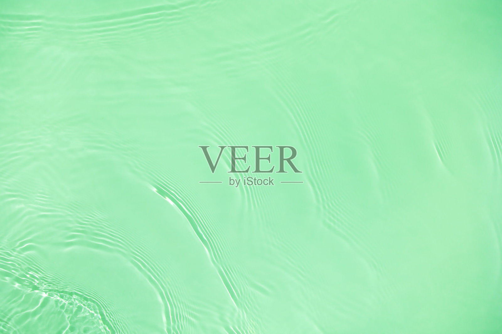 透明绿色色泽，水面纹理清晰平静照片摄影图片