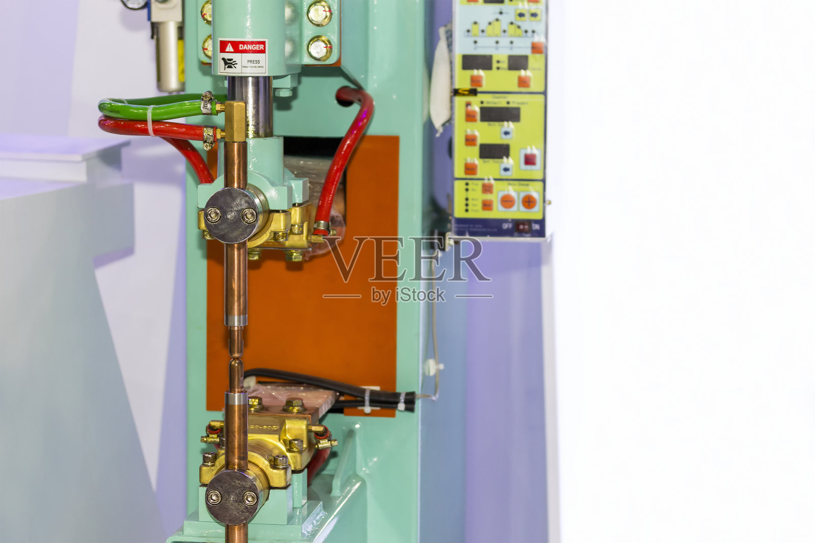 电阻点焊机，用于有拷贝空间的工业生产照片摄影图片