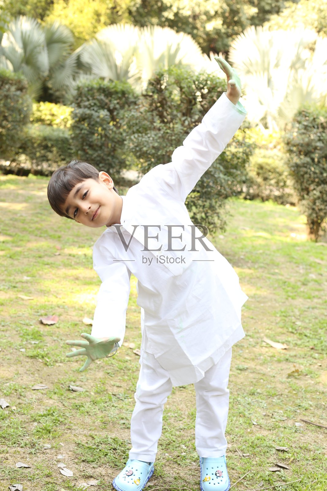 印度——色彩缤纷的胡里节和孩子们玩胡里节的节日照片摄影图片